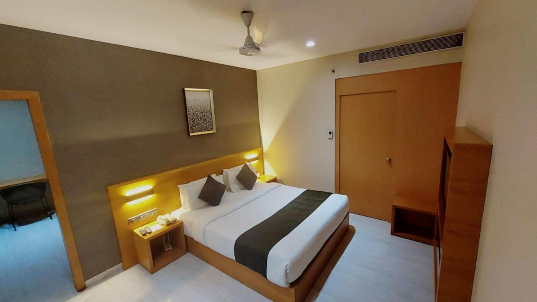 Hotel Suba Elite Vadodara Exteriör bild